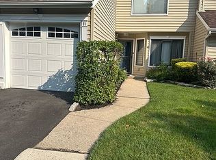 11 Hidden Pines Way, Bohemia, NY 11716