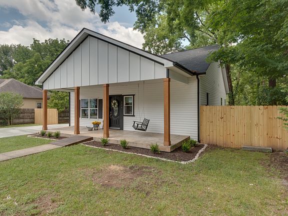 3rd image of 204 Richardson Ave
