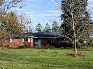 4921 Pineledge Dr E, Clarence, NY 14031