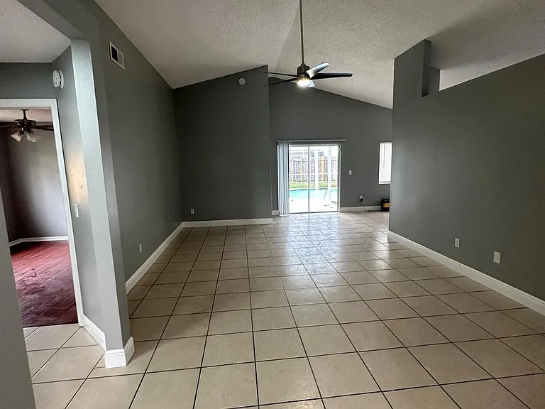 4827 Kingston Cir — Photo 12