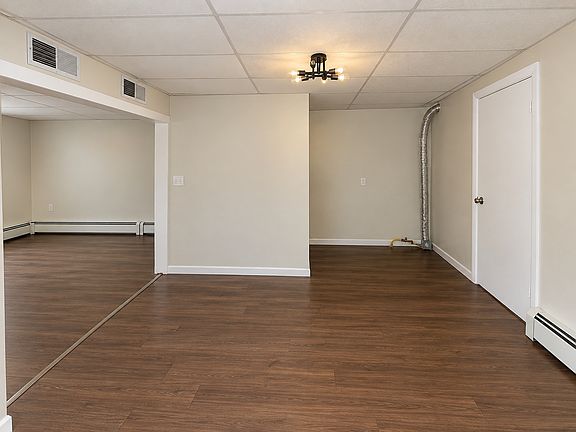 3rd image of 106 E Breaker St