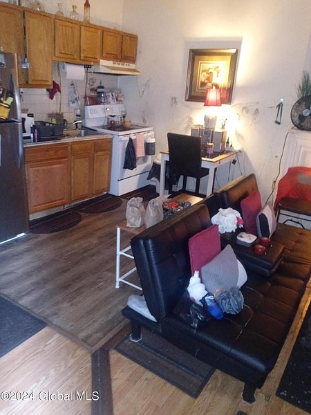 2nd image of 95 Lexington Avenue