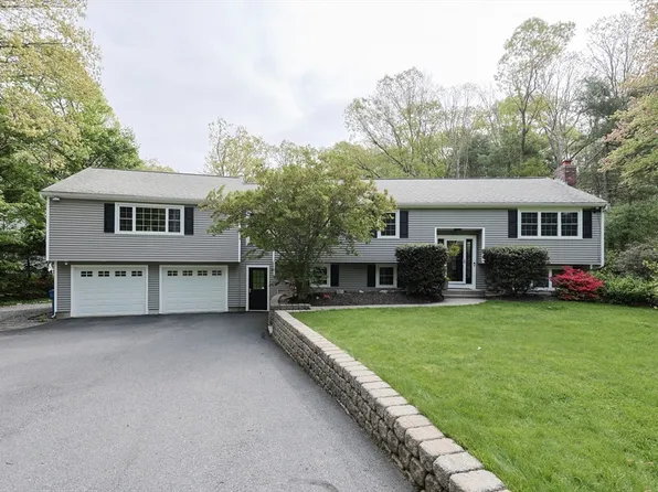 60 Oxbow Dr, Wrentham, MA 02093