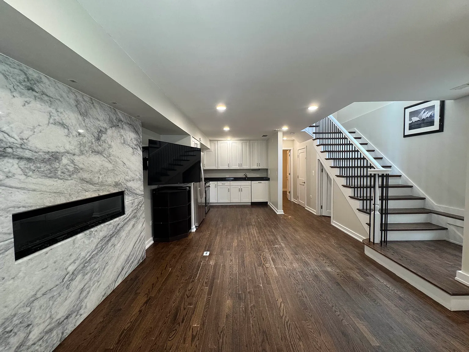 3 bed, 2.5 bath, 1700 sqft, $4,000 — Photo 3