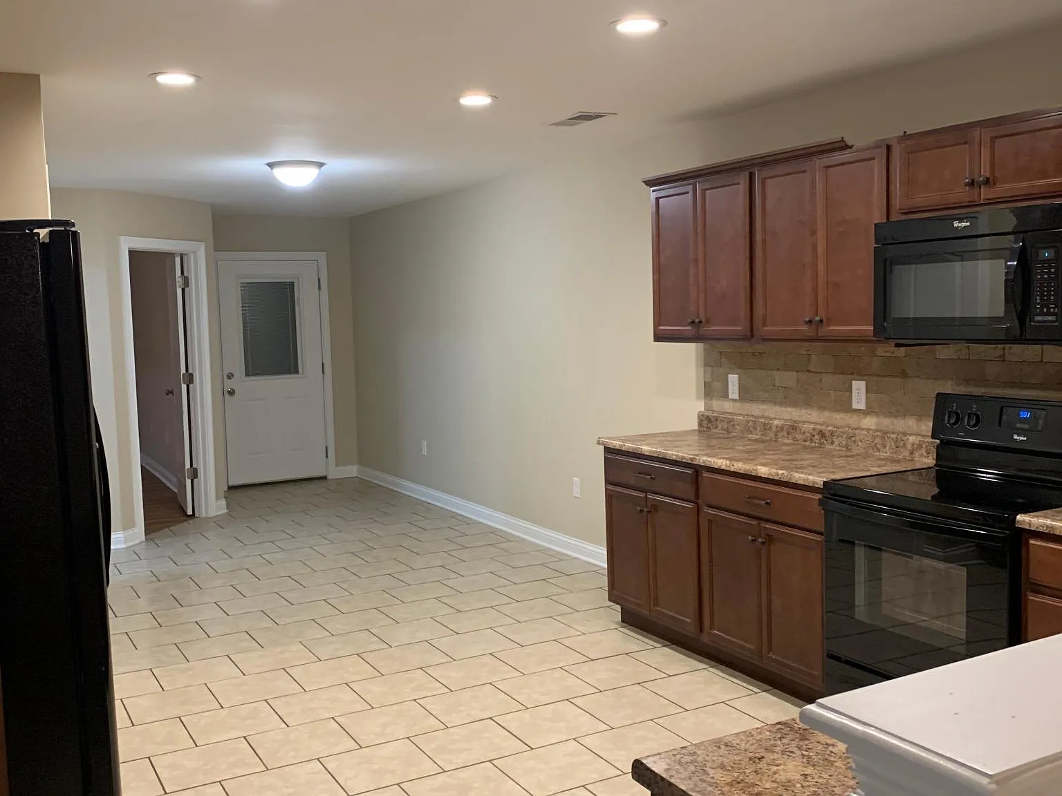 3 bed, 1300 sqft, $1,550 — Photo 4