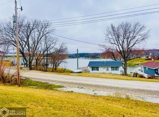 356 Center Point Dr, Montezuma, IA 50171