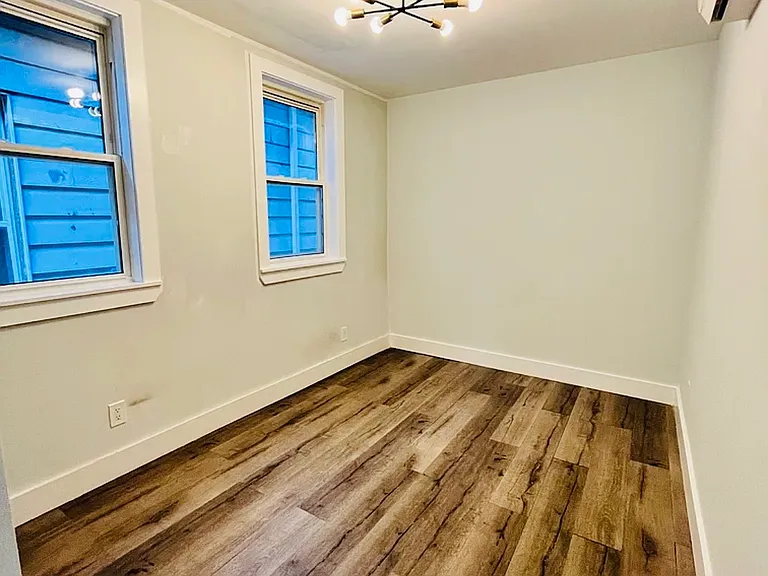 28 E 47th St #1 — Photo 7
