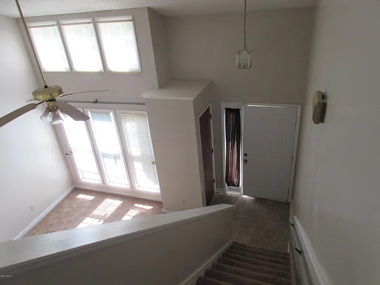 102 Persimmon Ct — Photo 12