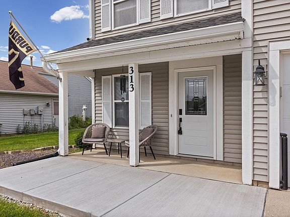 3rd image of 313 Trowbridge Dr