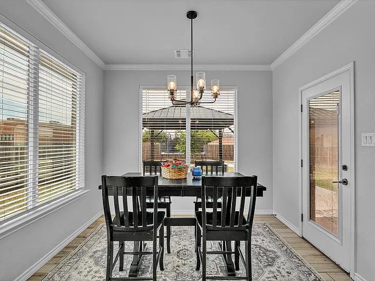2726 Shirley Dr — Photo 9