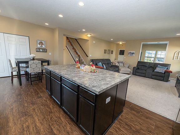 4th image of 679 Mallard Dr
