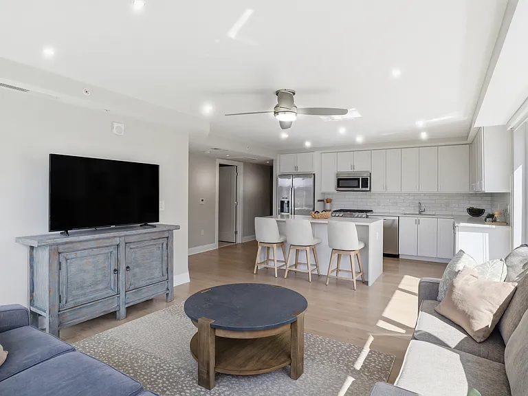 925 N Fairfax St #311 — Photo 4