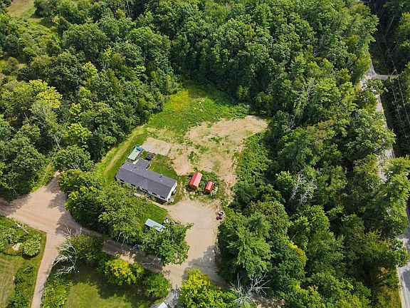 3rd image of 10 Davis Lane