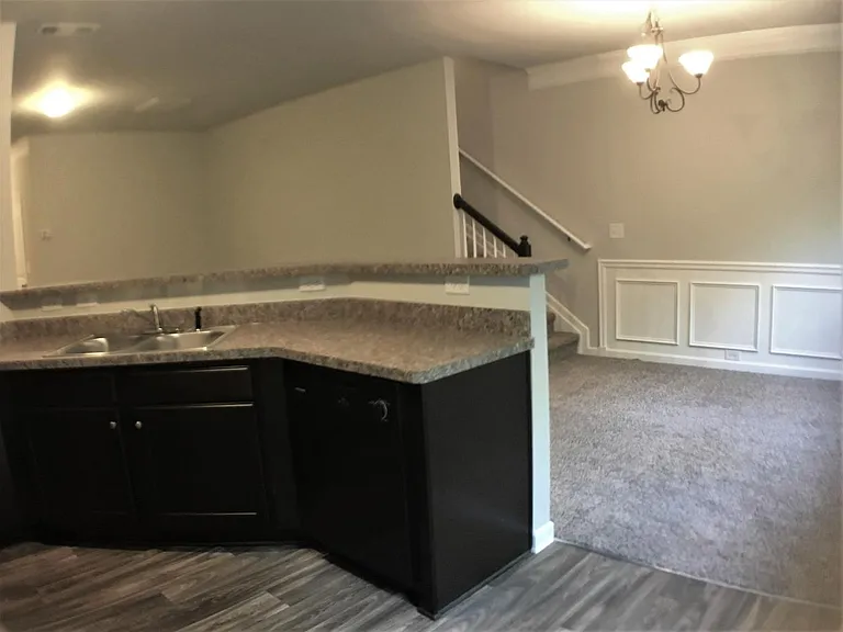 690 Oakside Pl — Photo 5