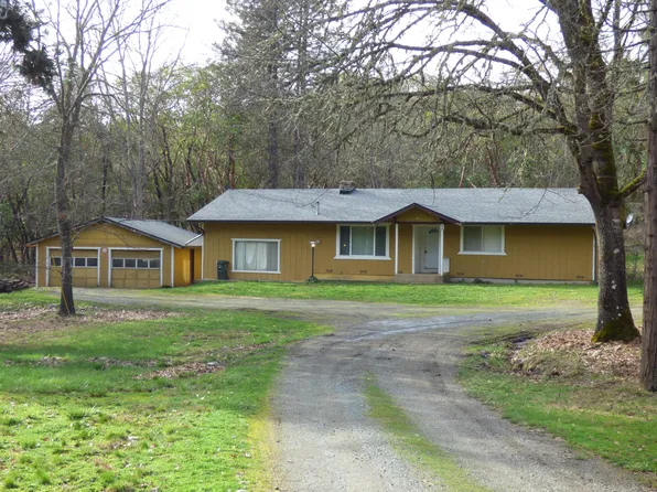 4704 Cloverlawn Dr, Grants Pass, OR 97527