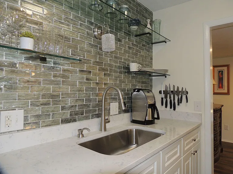 325 Laurens St SW #D7 — Photo 2
