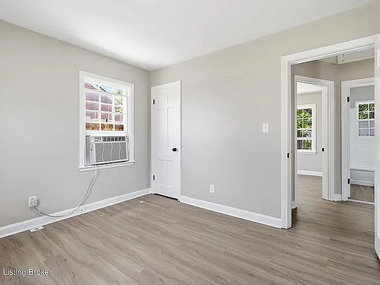 1019 W Indian Trl — Photo 4