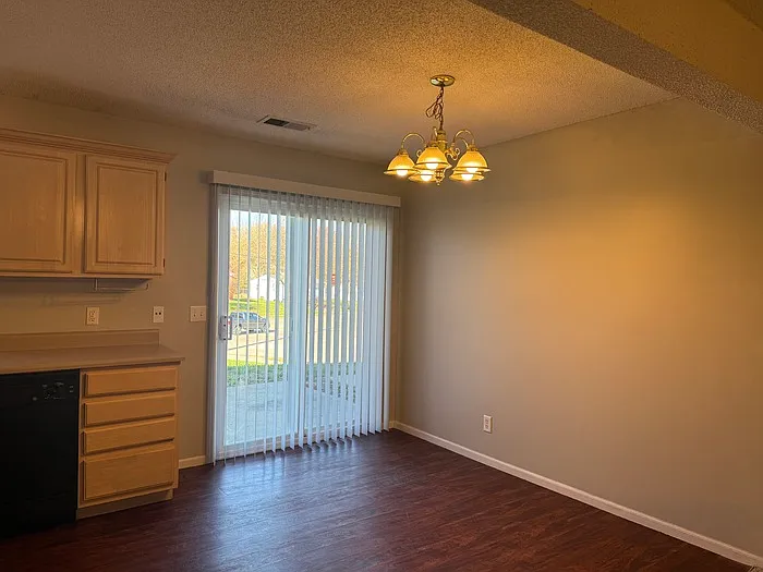 10634 N Locust Ct — Photo 6