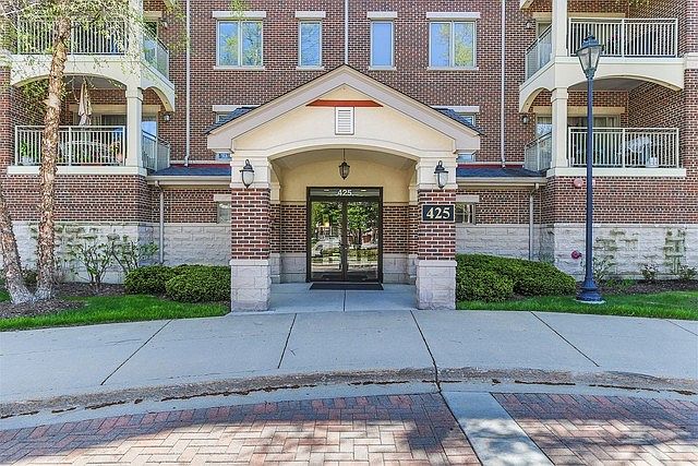 1st image of 425 Village Grn Unit 208