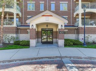 425 Village Grn UNIT 208, Lincolnshire, IL 60069