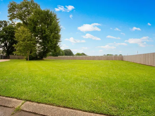 1805 E Carriage House Dr, Baton Rouge, LA 70815