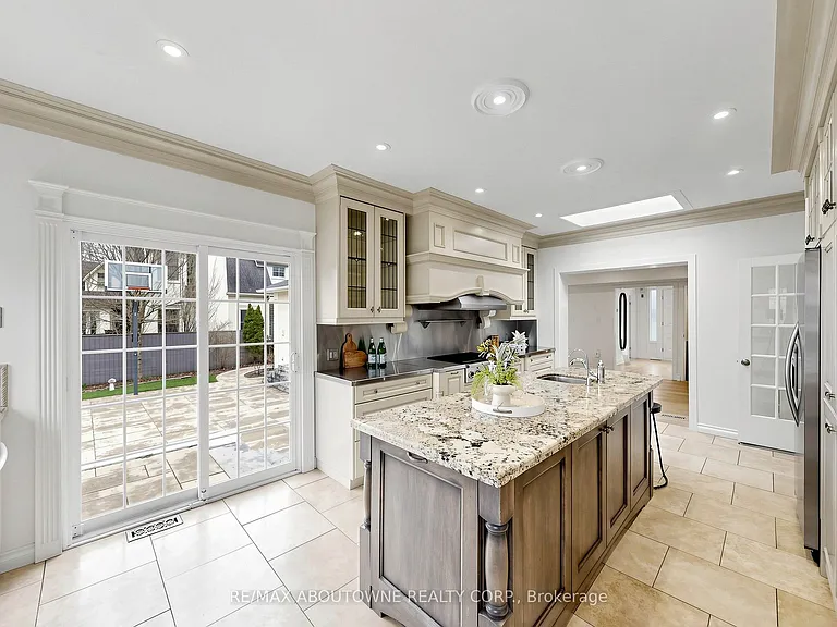1316 Cambridge Dr — Photo 20