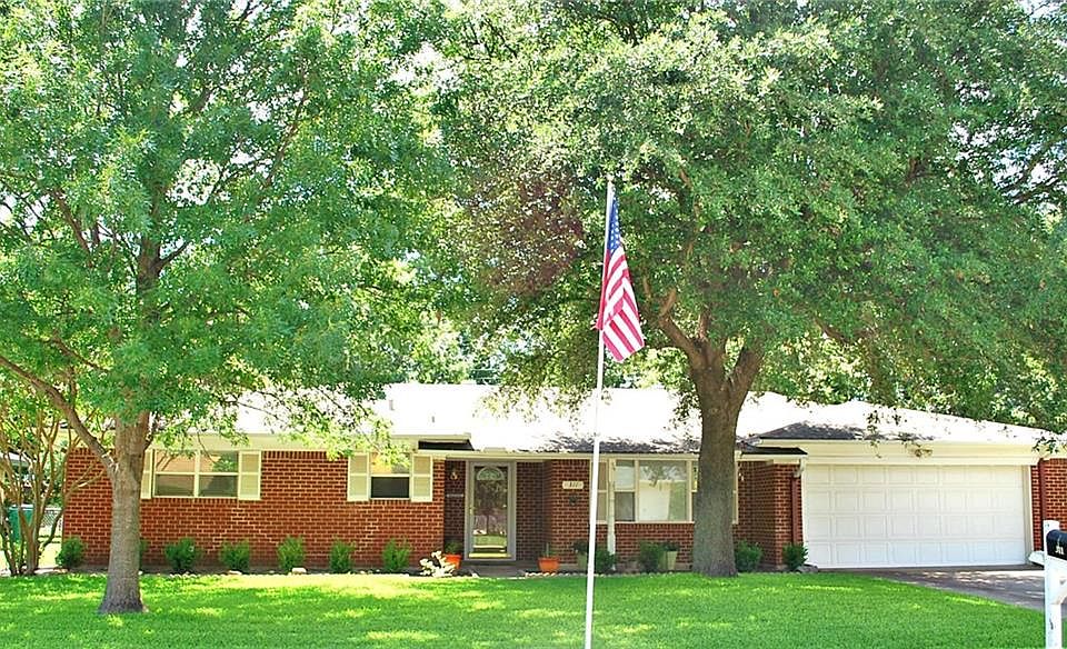 1st image of 311 Hillside Dr