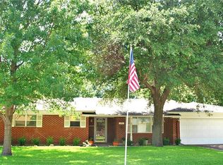 311 Hillside Dr, Gainesville, TX 76240