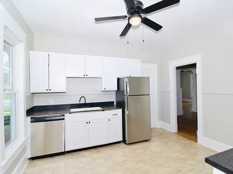 2035 Broadway St — Photo 17