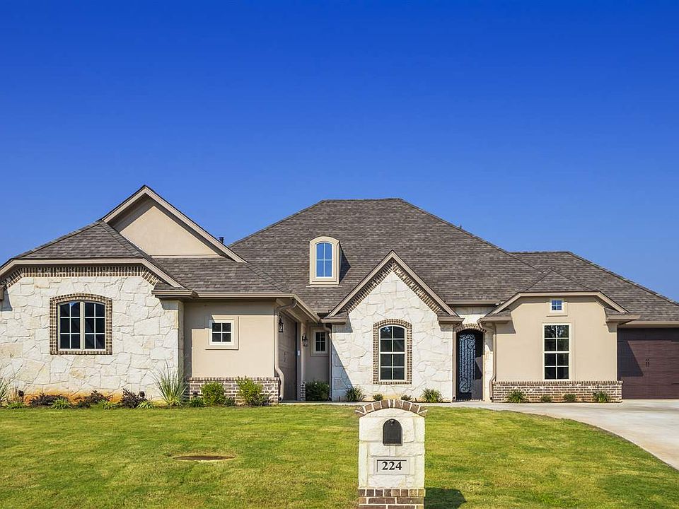 1st image of 224 Saddlebrook Cir