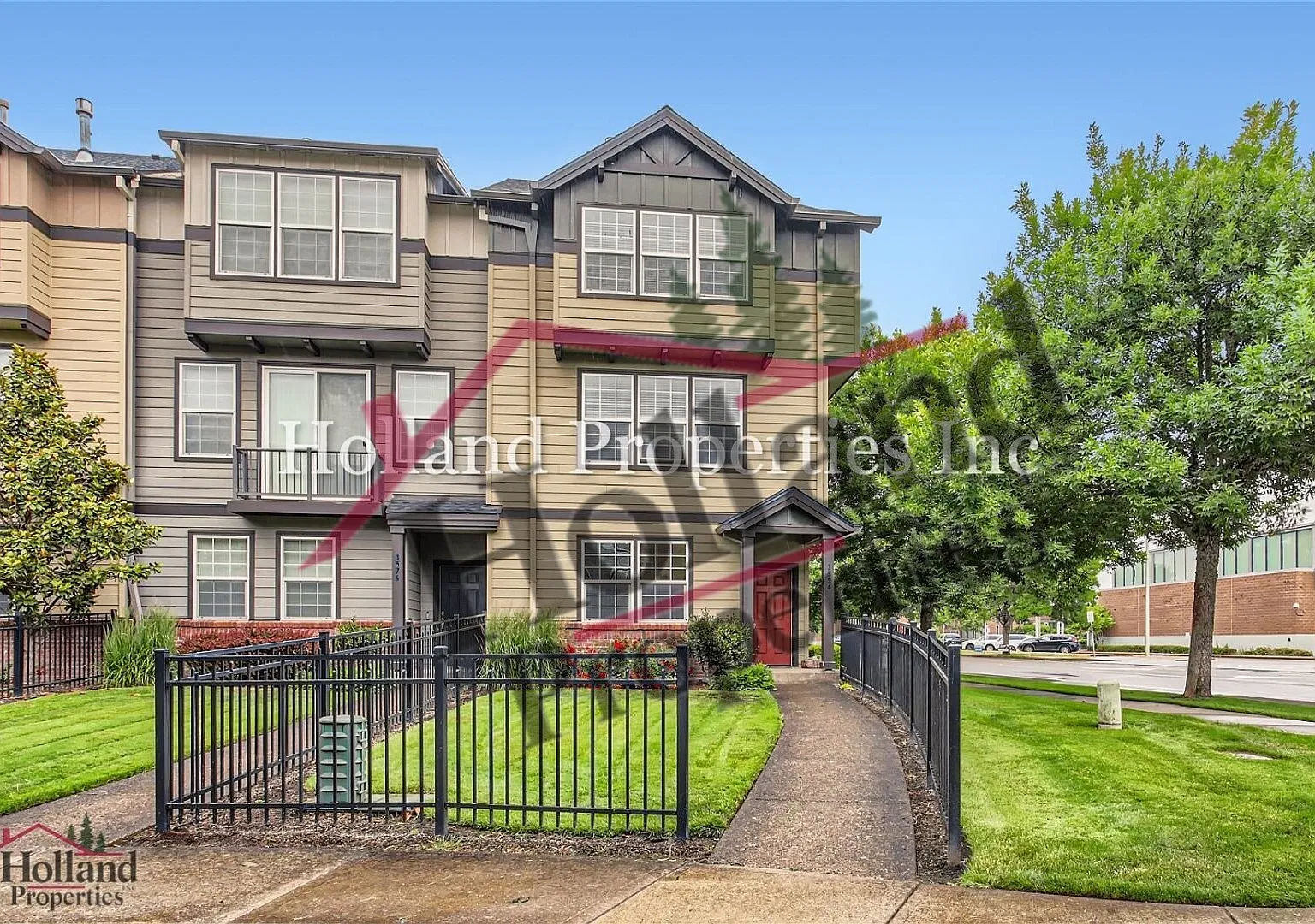 Wonderful 3-Level Hillsboro Townhouse! Special $500 credit on your first month's rent! — Photo 1