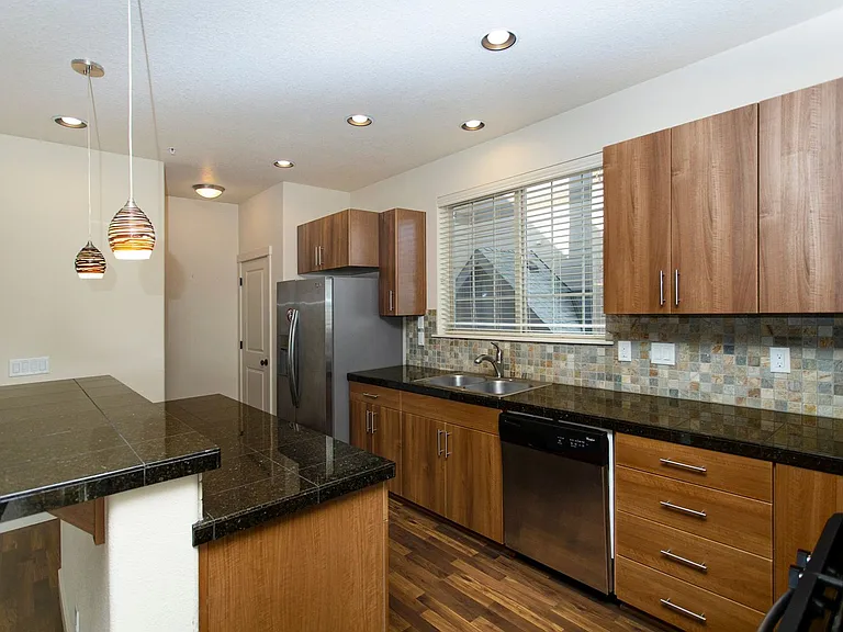 7894 NE Miriam Way — Photo 5