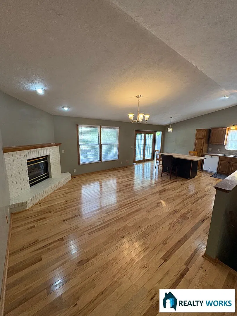 Large 3+2 Bedroom house available now! — Photo 2