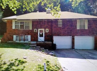 417 Ridge Dr, Sugar Creek, MO 64054