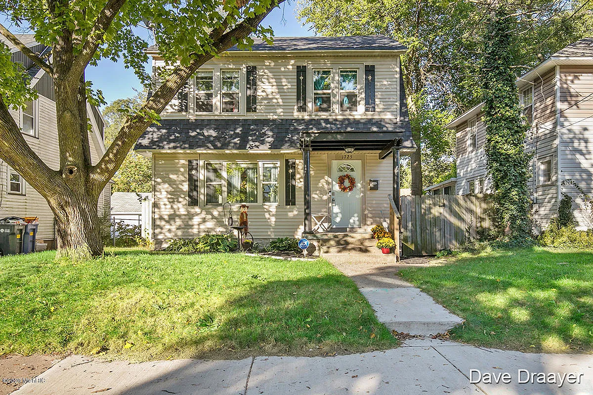 1725 Linden Ave SE photo 1