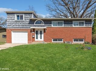 21 Big Oaks Rd, Streamwood, IL 60107