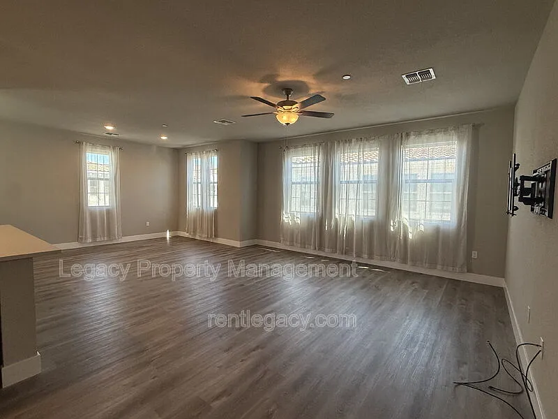 2 bed, 2.0 bath, 1362 sqft, $2,395 — Photo 4