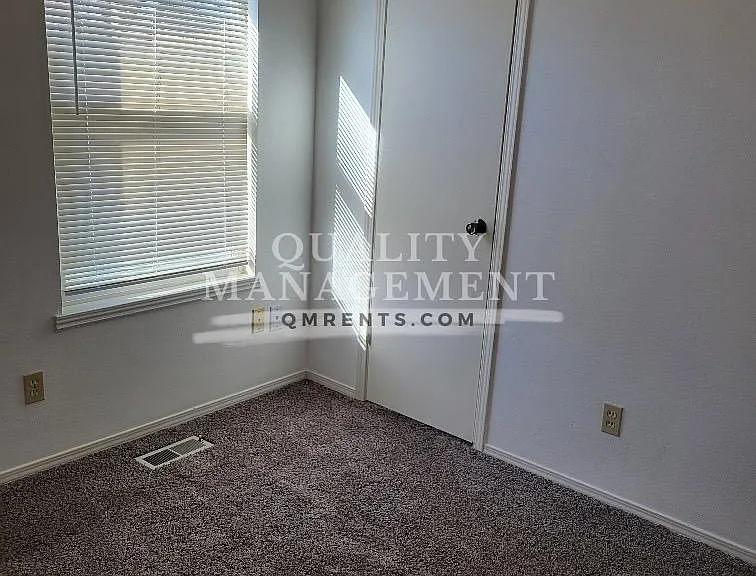 624 W Dewey Ave — Photo 12