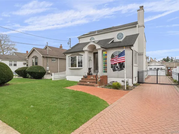 107 1st Place, Bellmore, NY 11710