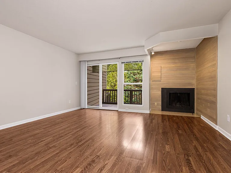 1912 N Northgate Way — Photo 5