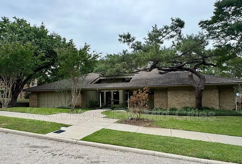 Building Photo - 501 N Durango Cir