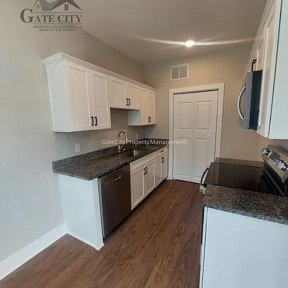 138 Dover Rd — Photo 3