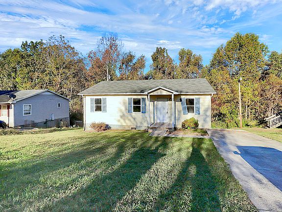 4th image of 1050 Mountain Crest Dr