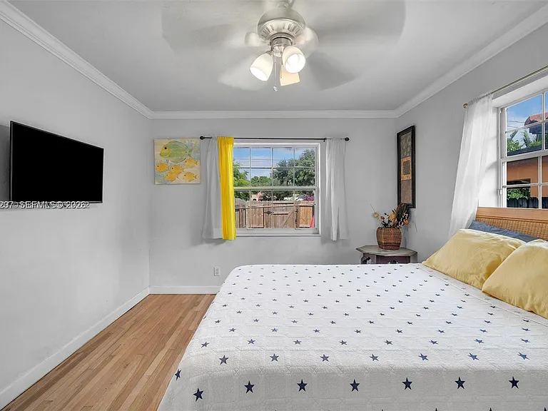 1635 Hollywood Blvd — Photo 12