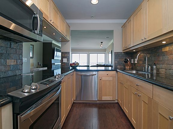 5th image of 2243 Pacific Ave #14