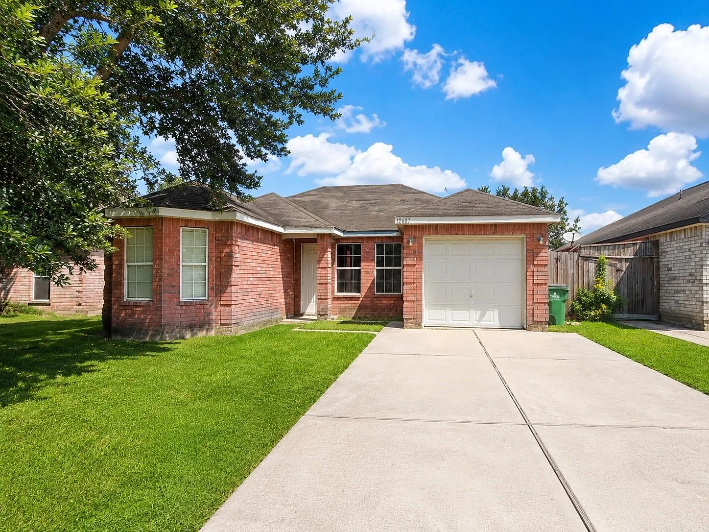 3 bed, 2.0 bath, 1214 sqft, $1,725 — Photo 1