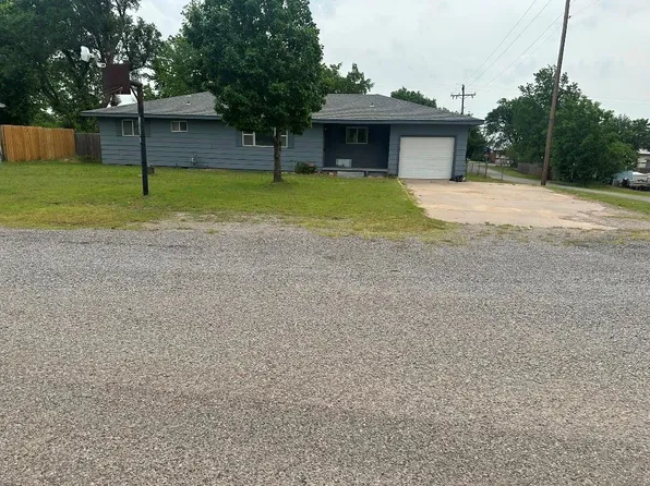 115 S Main St, Sharon, OK 73857