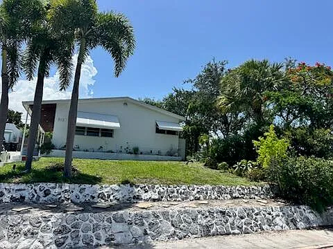 3 bed, 2.0 bath, 1440 sqft, $3,150 — Photo 3