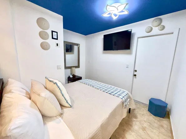 330 Grant St, Hollywood, FL