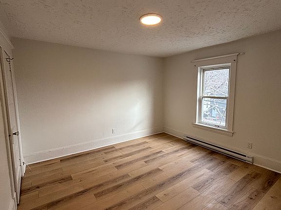 4th image of 7 Sinclair St #B